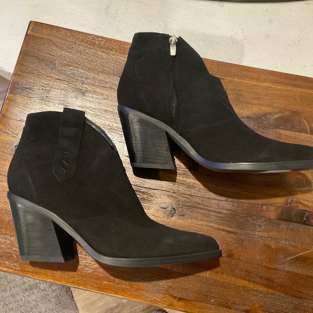 Nine West Fainay Block Heel Pointy Toe Western Booties Size 7.5 - Picture 2 of 7